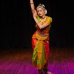 Suhani Dhanki Instagram - With the blessings of my Guru Dr. Sandhya Purecha ji and the unwavering support of Bhavnna Tai, I presented my first solo Bharatanatyam recital this season as a part of Ojas Festival in Bengaluru. Thank you to Ratheesh Babu ji and Poornima Ashok ji for this wonderful opportunity. I cannot put into words the deep gratitude I feel towards my beloved Guruji for finding time from her extremely busy schedule to teach, guide and nurture me. The joys of just being in hers and Bhavna Tai's midst is inexplicable ❤️🙏 Photo credit: Gaurav Sahu #bharatanatyam #indianclassicaldance The Indian Institute of World Culture