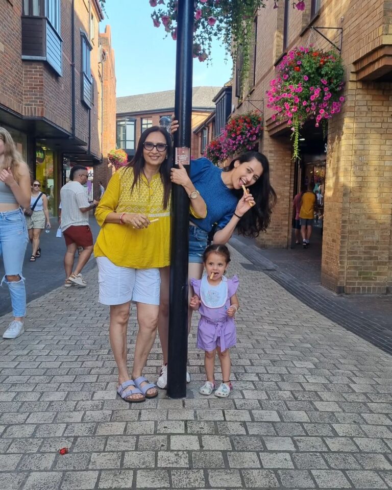 Suhani Dhanki Instagram - My mother has two daughters ✌️ #OutsourcedParenting St Albans