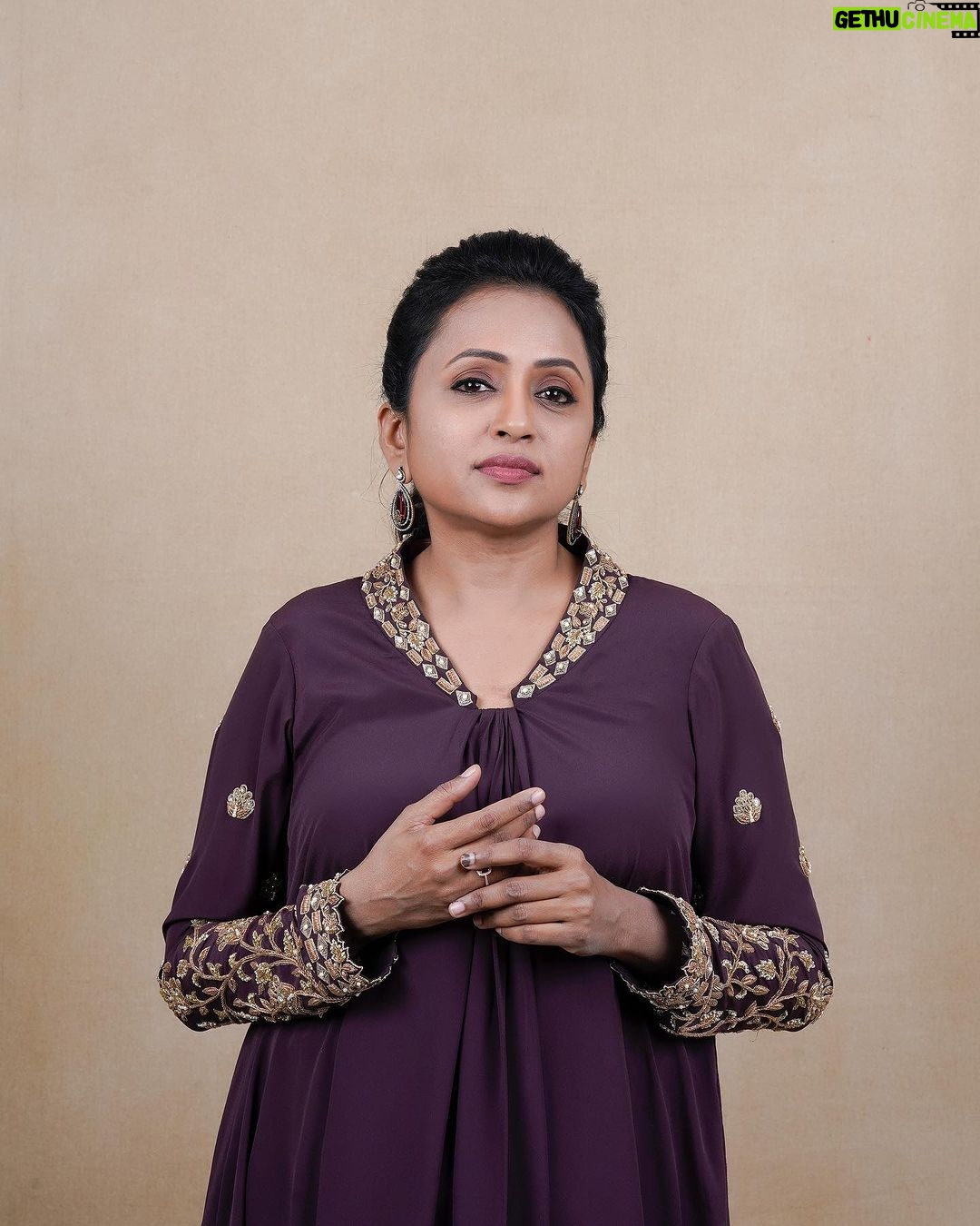 Suma Kanakala Instagram - Hardships often prepare ordinary people for an extraordinary destiny😎 . styled by @stylebyannapurna Wearing @arthouse_fashionstudio Jewellery : @alluringaccessories.a2 Makeup @madhu_derangula Hair @koduruamarnath Photography @valmikiramuphotography #sumakanakala #anchorsuma #anchorsumakanakala #kanakalasuma