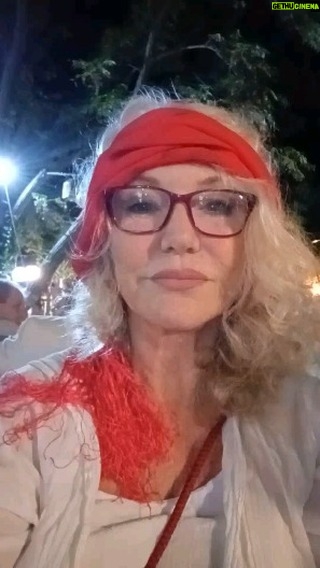 Suna Yıldızoğlu - 2.1K Likes - @bambiburcin ile Cumhuriyetin yüzüncü yılını kutluyoruz. Biz bir araya gelince beraber bir müddet için üzüntülerimizi unutabiliyoruz.