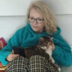 Suna Yıldızoğlu Instagram - İnşaat gürültüsünden dolayı yatak odamdan kaçıp arka odaya geçince misafirler eksik olmaz😻😻😻