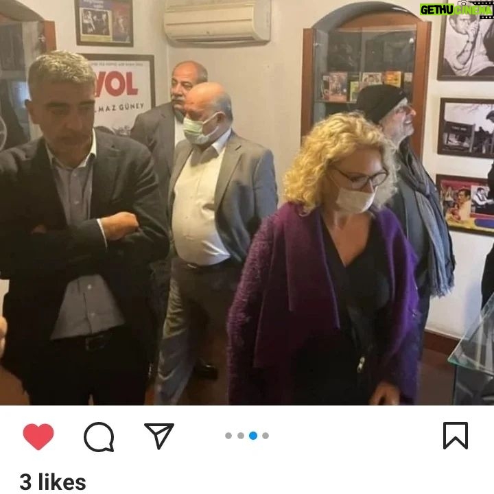 Suna Yıldızoğlu Instagram - Adana Büyükşehir Belediyesinin davetiyele Çukurova Kitap fuarında @kendiismim Zafer Algöz, @umit.efekan ile ben "Bir Sinema, Bir Yürek, Bir Destan: FATMA GİRİK söyleyişinde bir araya geldik. Altın Koza Yönetim Kurulu Başkan vekili ismailtimucinn , Altın Koza genel müdürü @huseyin_orhan01 'a çok teşekkür etmek istiyorum. Adana'ın misafirperverliği ve cana yakınlığı bu değişen dünyada hiç değişmemiş🤗 Ayrıca ilk fotoğraftaki Sanat tarihçisi Süleyman Kürşat Kalkan'a teşekkür ediyorum. Adanalılara tavsiyem, Adana sinema müzesine müsait olduğu zaman ziyaret etsin❤️ @adanasinemamuzesi01 Bir de İbrahim Hakverdi Adana Büyüksehir Belediye Muhtarlık Daire Başkanı 🙏