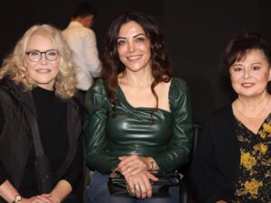 Suna Yıldızoğlu Instagram - Cumaretesi gecesi aylardan beri ilk defa bir yere gittim...@evginmurat  konserine gittim. Murat'ın sayesinde harika bir akşam geçirdim. Değerli sanatçılar ve dostlarla kucaklaşmak ne iyi geldi. @isilyucesoy1 @parlasenol @nasuhbektas @serminhurmeric 
Boğaziçi Üniversite  öğrencileriyle bir kaç dakika da olsa vakit paylaşmak beni umutlandırdı. Teşekkür ederim Murat. Her nesile hitap ediyorsun❤️