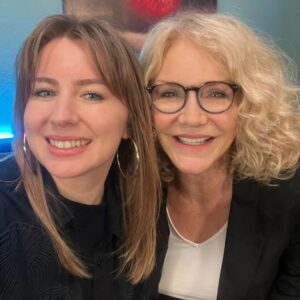 Suna Yıldızoğlu Instagram - Çok sevdiğim tiyatrocu arkadaşım @burcugorek ile kısa bir röportaj 😊 @satoshicomtr

https://youtu.be/Pj5dimTN2bg