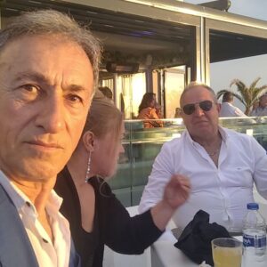 Suna Yıldızoğlu Instagram - Kuşadası @surbalikkusadasi restoranın açılışı..@@yalcinozdenofficial @bambiburcin @gulcinalgan09 @alganfikret