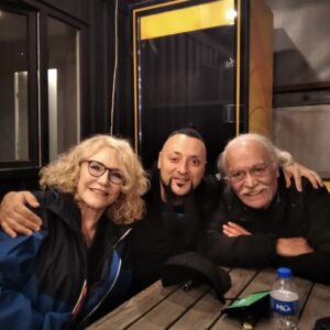 Suna Yıldızoğlu Instagram - @pera_sma destek konserinden mutlu bir anı daha. SMS: PERA 2807🙏
