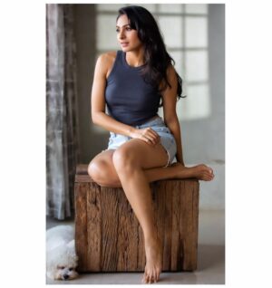 Sunder Ramu Instagram - @therealandreajeremiah @jonsnow.bichon #sunderphotography
#actor #films #singer #celebrity #model #portrait #fashion #portfolio #portraiture #portraitphotography
