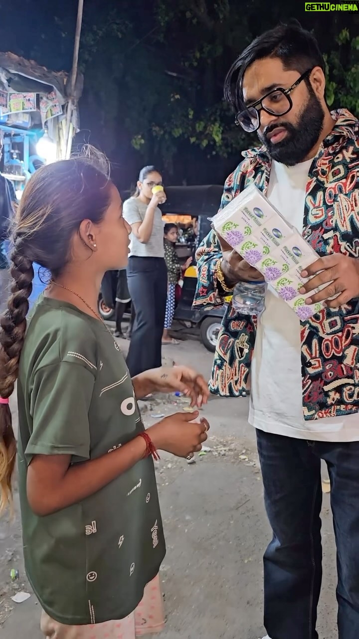 Sunny Arya Instagram - छोटी बच्ची की मेहनत को ज़रूर सराहना करे 🙏❤️🥰 ❤️ #sunnyarya #biggboss #tehelkaprank #tehelkabhai #tehelkaprank