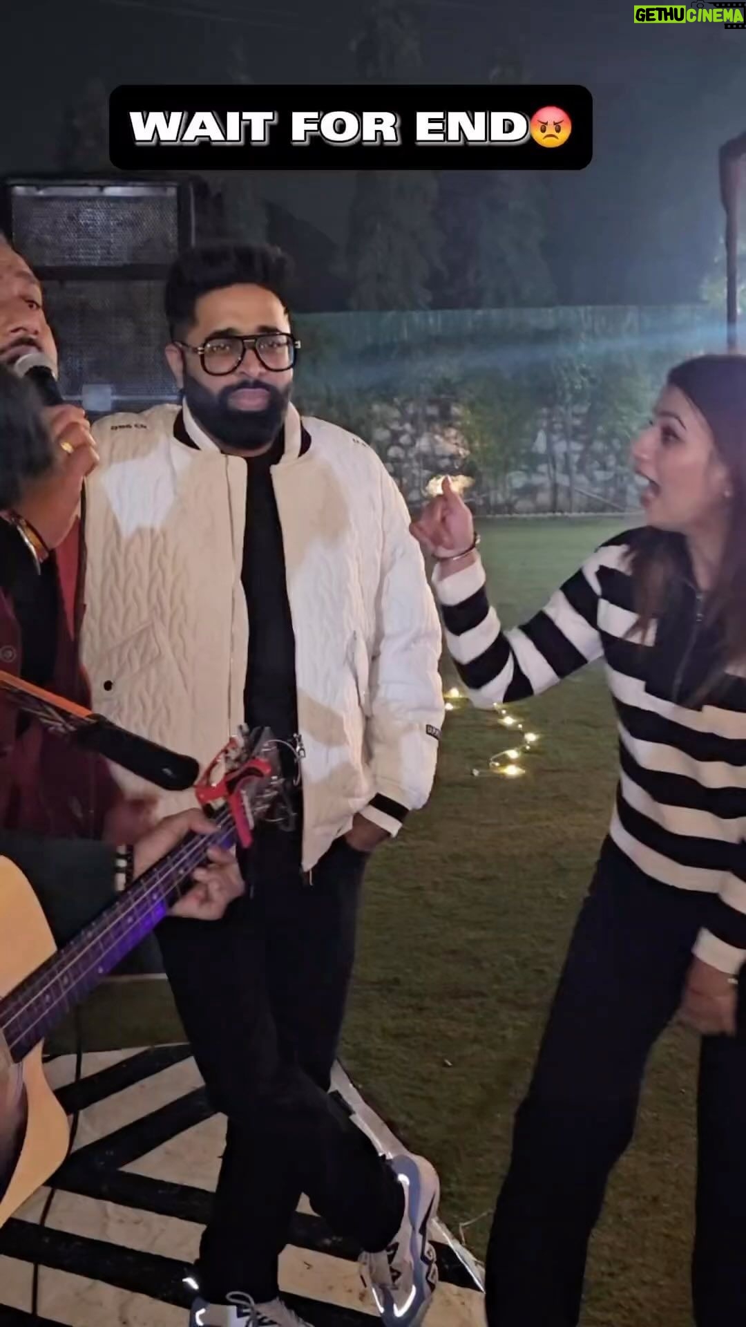 Sunny Arya Instagram - Haa ye wahi hai 😂 @yogeshpathakofficial #réel #reelitfeelit #reelsinstagram #reelsindia #reeltoreel #reeltrending #tehelkaprank #tehelkabhai #tehelkasunny #deepikaarya