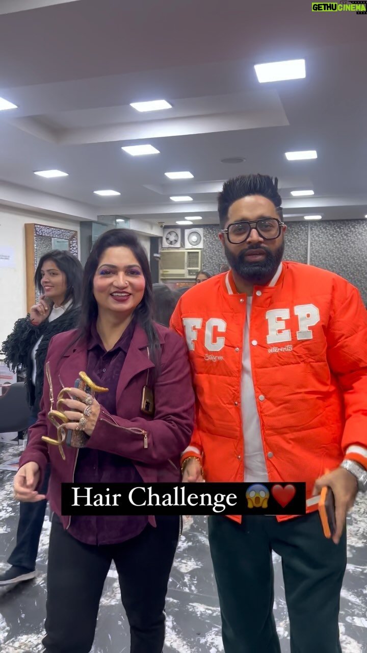 Sunny Arya Instagram - @zoenails.kaur Tagda Challenge ❤️😎 ☎️ - 8377822224 ,8377822225 . . #hairstylist #hair #hairtrends #hairstyle #allbeauty #trendingreels #reels #reelkarofeelkaro #viralreels #zoenails