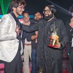Sunny Arya Instagram - DOSTI KI TROPHY 🏆 😍 #TRENDING #BIGGBOSS17 #TEHELKAPRANK #TEHELKA #BB17 #arun