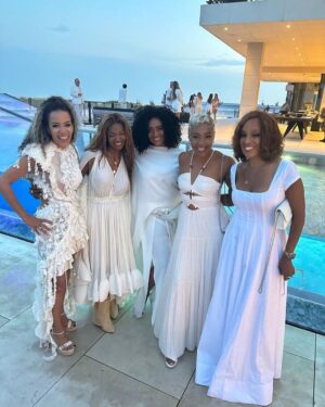 Sunny Hostin Instagram - Thank you @michaelrubin for a wonderful time at your White Party. My feet are still recovering from all the dancing. Styled by @frantaylorstyled