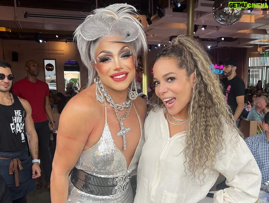 Sunny Hostin Instagram - I had the best time at @rhousewynwood over the weekend! Even my mother came in her Sunday best! My feet still hurt from dancing!😂 R House Wynwood