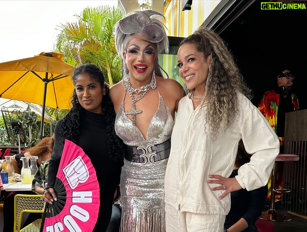 Sunny Hostin Instagram - I had the best time at @rhousewynwood over the weekend! Even my mother came in her Sunday best! My feet still hurt from dancing!😂 R House Wynwood