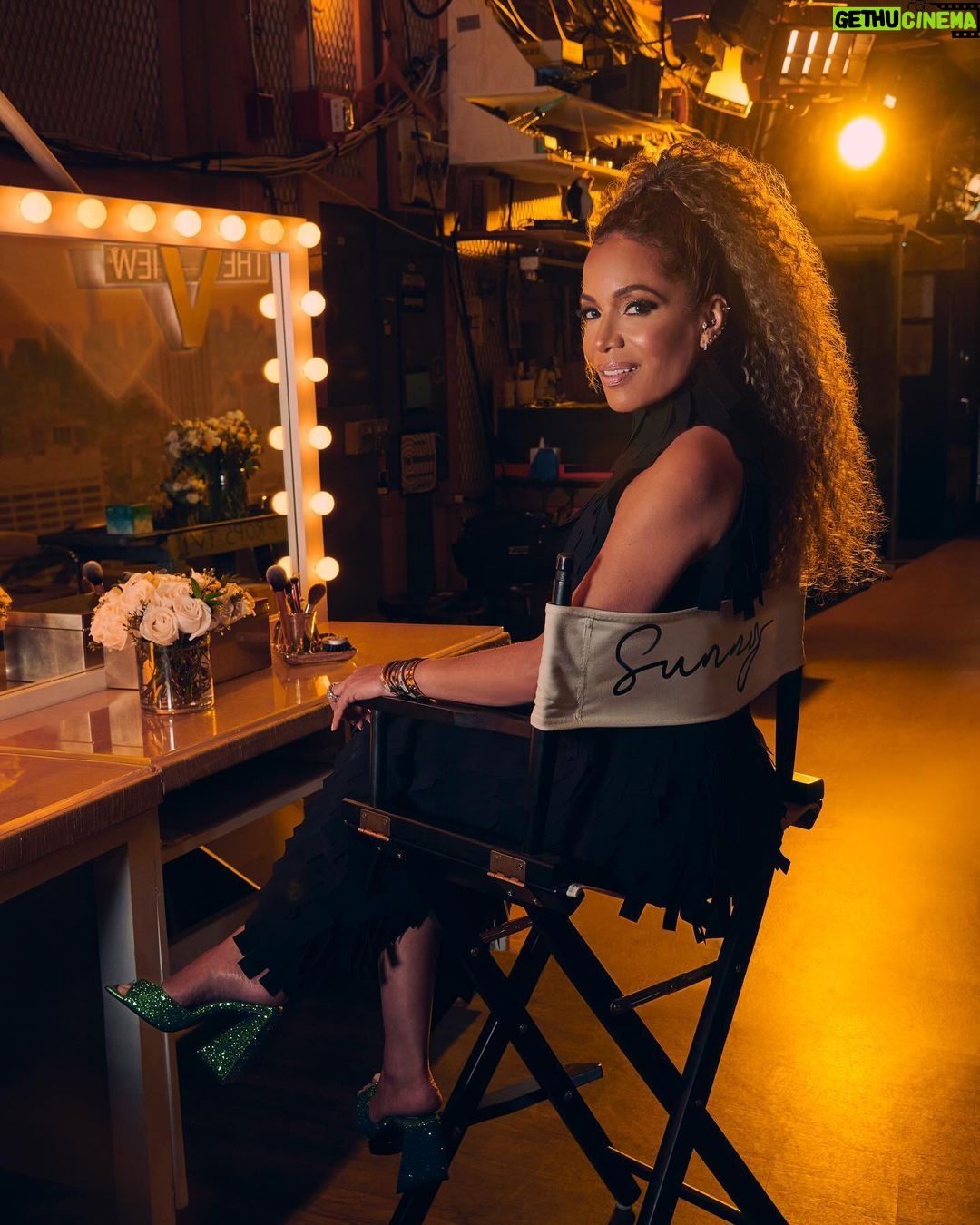 Sunny Hostin Instagram - ✨ @sunny ✨ Kick off 2024 with @theviewabc — see you tomorrow!