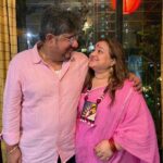 Supriya Shukla Instagram - 29साल ♥️... तुम्हारे साथ... मोहब्बत.. साथ.. दोस्ती.. विश्वास... आदर.. सब जीया है साथ... और बहुत साल.. साथ साथ खुशियों को लेकर..हो हाथों में हाथ 😊 हम मुस्काते रहें.. जीवन के हर मौसम को जीते रहें.... हरिल ♥️...11th dec.. 1994...2023... Many many more with you... Love u♥️ @harilshuklaofficial