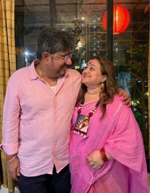 Supriya Shukla Instagram - 29साल ♥️... तुम्हारे साथ...
मोहब्बत.. साथ.. दोस्ती.. विश्वास...
आदर.. सब जीया है साथ...
और बहुत साल.. साथ साथ
खुशियों को लेकर..हो हाथों में हाथ 😊
हम मुस्काते रहें..
जीवन के हर मौसम को
जीते रहें....
हरिल ♥️...11th dec.. 1994...2023...
Many many more with you... Love u♥️
@harilshuklaofficial