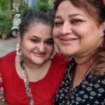 Supriya Shukla Instagram - मेरे लिए तेरी याद.. इस गाने से बँधी है जन्मदिन मुबारक मेरी बहन ❤️ सुरभि... मेरी प्यारु..छोटी बहन मोनू... बहुत सारा प्यार ❤️ हमेशा.. हमेशा खुश रह... गाती... गुनगुनाती रहें... जीवन को खुशी के साथ जी... साल दर साल खुशियाँ बटोर 😘😘 Happy birthday monsi😘😘😘 Luv u loads❤️
