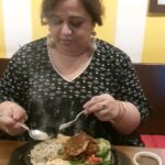 Supriya Shukla Instagram - Sizzzzzzllliinnngg.... Sizzlers❤️❤️ #poptatestheunrestaurant