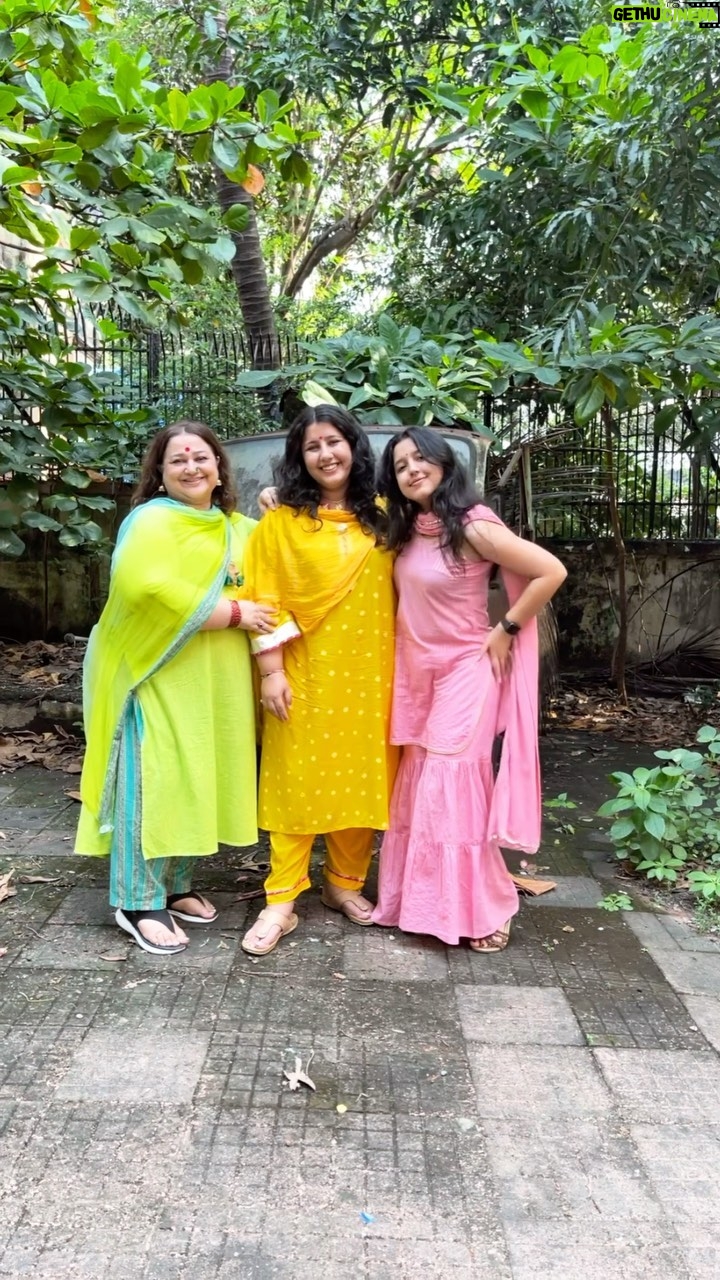 Supriya Shukla - 2.1K Likes - Who nailed their look?
Dresses by @nangaliaruchira
Stylist @seam_stress_by_rajludhwani