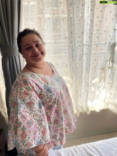 Supriya Shukla - 4.7K Likes - ज़िन्दगी लम्हों का एक सफर है
रौशनी है कभी.. साँझ का कभी पहर है
खुशी से हर लम्हा तय करना है 😊
Outfit by @needlelust
Styled by @seam_stress_by_rajludhwani