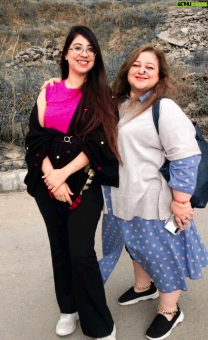 Supriya Shukla Instagram - ज़िद्दी है.. प्यारी भी करती हर बार बस अपनी मनमानी है राह चुनती.. जो पसंद हो सुनती सबकी 😊 करती वही जो मन में हो यूँही हंसती रहना मुनमुनी ❤️... बस राहों पे नज़र टिकाये रखना खुश.. खुश रहना ❤️❤️❤️ जन्मदिन मुबारक.. मेरी बहन ❤️❤️ Love u loads♥️♥️.. HAPPY BIRTHDAY MUNMUN😘😘😘