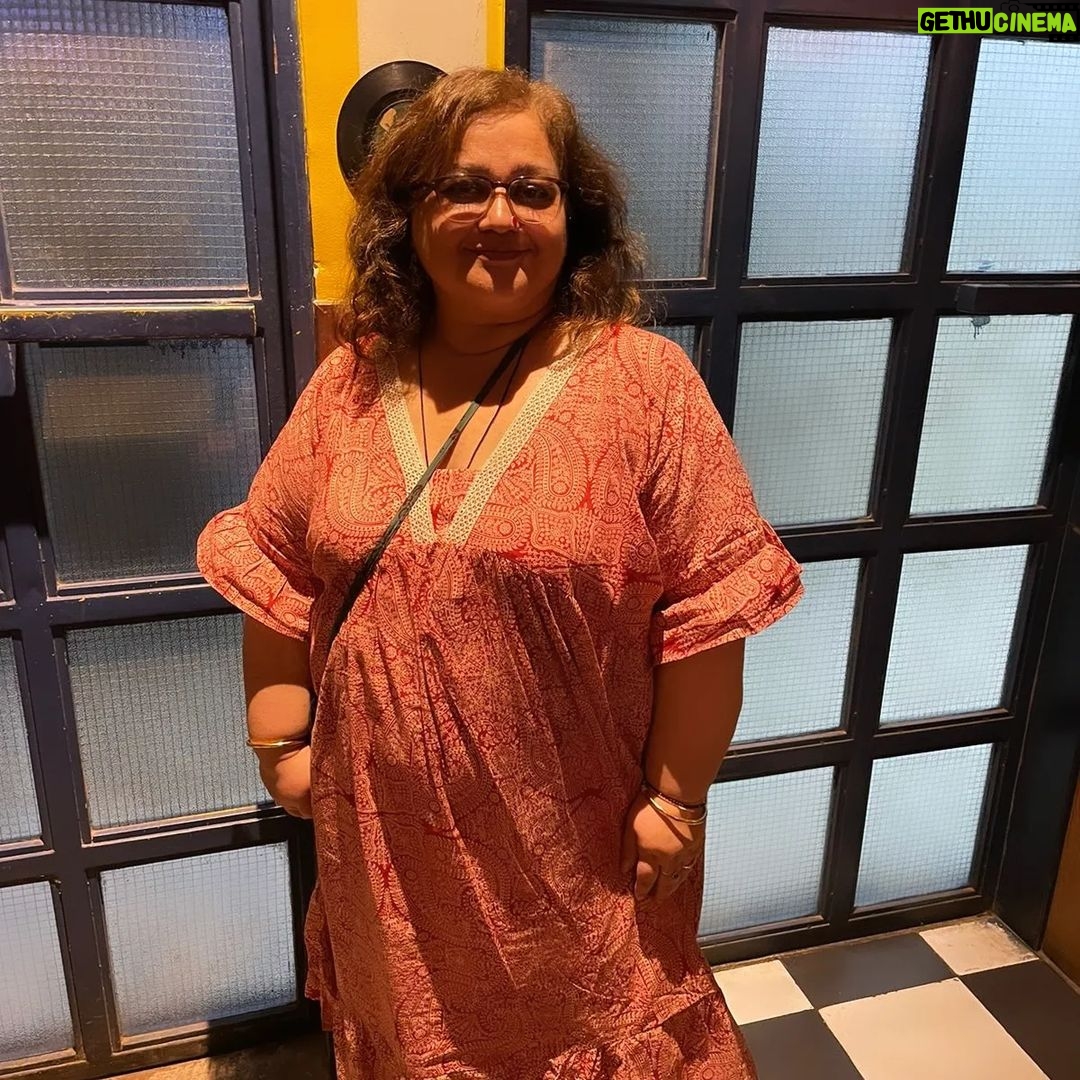 Supriya Shukla Instagram - Ek shaam.. Apno ke saath... Yeh apni si shaam... Muskurati... Khilkhilaati... Beautiful outfit by @nangaliaruchira Styled by @seam_stress_by_rajludhwani