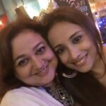 Supriya Shukla Instagram - प्यारी अनु ♥️.. जन्मदिन मुबारक ♥️... तू हमेशा खुश रहे... ज़िन्दगी की सब खुशियाँ पाये बहुत सारा प्यार और दुआएं अपना जन्मदिन ख़ूब प्यार से मनाना @anupriyak26 Aaj birthday hai... Toh naachna toh banta hai... With thumke♥️♥️ Luv u girl😘