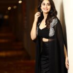 Surabhi Instagram - For Zee Tamil Awards 🖤 : : : : : : : Outfit @labelmonik Styled by @reshma_stylist Accessories @fashioncurvee Makeup @veerasekarhairandmakeupartist 📸 #Akashstills