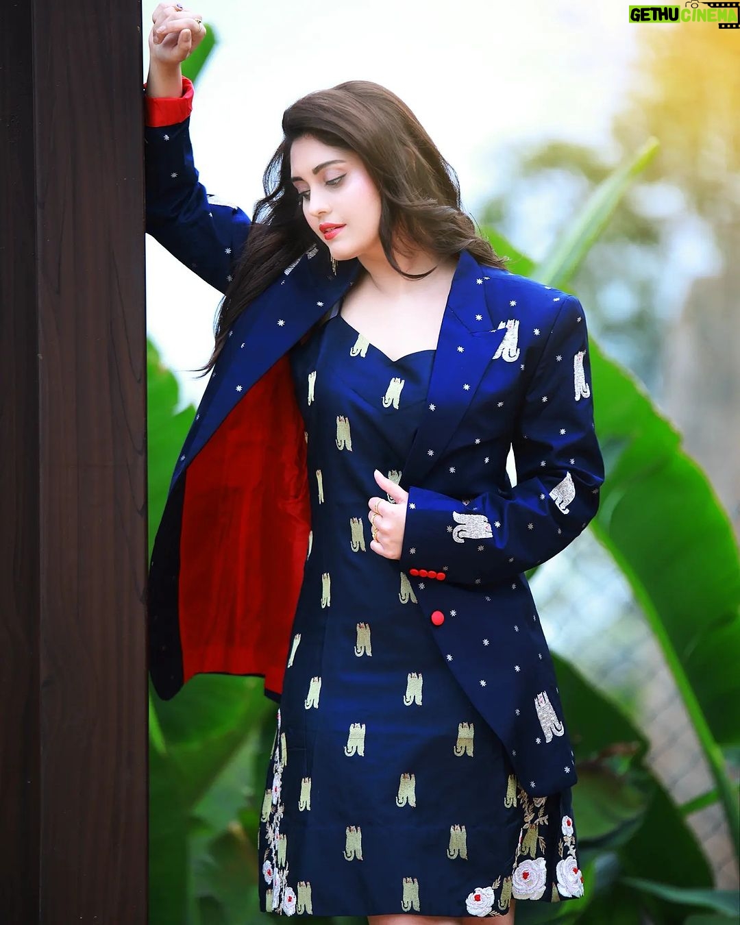 Surabhi Instagram - 💙✨️ : : : Styled by @impriyankasahajananda Outfit @lathaputtanna Accessories @kushalsfashionjewellery Captured by 📸 @thescienceofphoto Makeup by Shiva Hair by @seena_hair143 : : : : : : : : #surbhi #styledbypriyankasahajananda