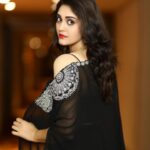 Surabhi Instagram - For Zee Tamil Awards 🖤 : : : : : : : Outfit @labelmonik Styled by @reshma_stylist Accessories @fashioncurvee Makeup @veerasekarhairandmakeupartist 📸 #Akashstills