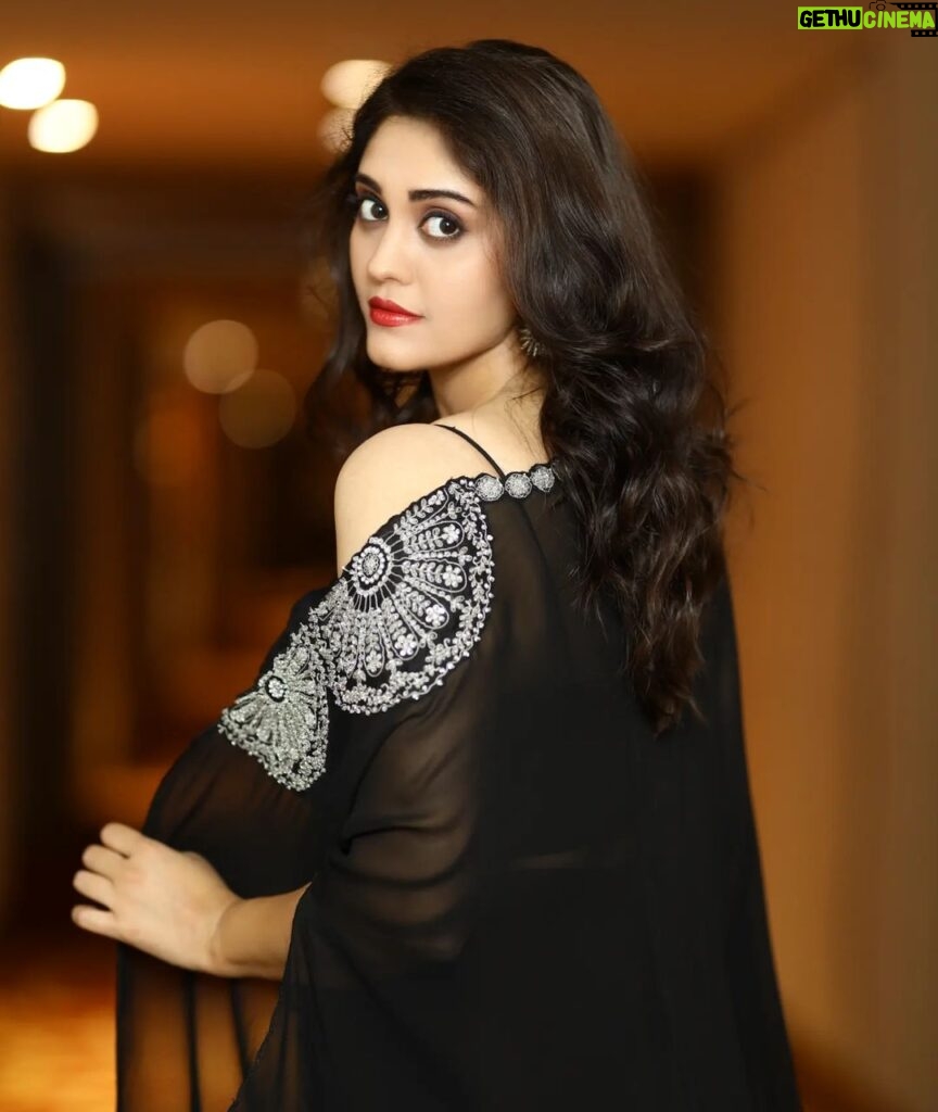 Surabhi Instagram - For Zee Tamil Awards 🖤 : : : : : : : Outfit @labelmonik Styled by @reshma_stylist Accessories @fashioncurvee Makeup @veerasekarhairandmakeupartist 📸 #Akashstills