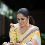 Surabhi Lakshmi Instagram – മൊത്തത്തിൽ അങ്ങ് കളർ ആവട്ടെ 😋

HMUA  @amal_ajithkumar

COSTUME  @celebrate_clothes_n_crafts 

JEWELLERY  @golden_cup_fashion_jewellery

#sareelover #celebritystyle #actorsurabhi #ithraokkemathi The Yard garden centre