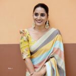Surabhi Lakshmi Instagram – മൊത്തത്തിൽ അങ്ങ് കളർ ആവട്ടെ 😋

HMUA  @amal_ajithkumar

COSTUME  @celebrate_clothes_n_crafts 

JEWELLERY  @golden_cup_fashion_jewellery

#sareelover #celebritystyle #actorsurabhi #ithraokkemathi The Yard garden centre