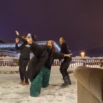Surveen Chawla Instagram - Magical moments, sound of laughter, dance of joy, company of friends to cherish and the heavens showering us with love snow all evening , all night…. Feels like a dream , so surreal . Just like the year gone by and the year to come❄️Happy New Year guys !! #2024 #courchevel1850