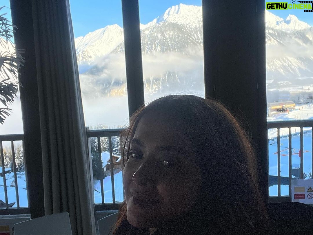Surveen Chawla Instagram - The joy of coming back home ; or what feels like home! Strange that the second time over in two consecutive years feels nothing short of the feeling of visiting the very first time. That time which indeed is special anyway, every year.. #courchevel1850 ❄️⛷️⛄️🇫🇷