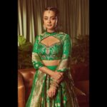 Surveen Chawla Instagram - दुआ लफ़्ज़ों से नहीं, दिल के इरादों से की जाती है, ख़ुशी ढूंढने से नहीं, ख़ुश रहने से यूंही मिल जाती है। आप सब ख़ुश रहें, दिल तो बस यही चाहता है। एहसास ये हम जैसे ख़ुश नसीबों को ही मिल पाता है।💚 Makeup by @sabakhanmakeup Hair by @gohar__shaikh Outfit - @warpnweftbysagrikarai Earrings - @avsajewels Kadas - @silverstreakstore @aquamarine_jewellery @rubans.in Mangtikka: @swabhimannjewellery Ring - @aquamarine_jewellery Styled by - @sukritigrover Styling team - @harshitadaga01 @vanigupta.23 📸 @lisadsouza