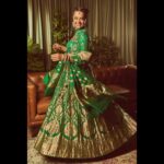 Surveen Chawla Instagram - दुआ लफ़्ज़ों से नहीं, दिल के इरादों से की जाती है, ख़ुशी ढूंढने से नहीं, ख़ुश रहने से यूंही मिल जाती है। आप सब ख़ुश रहें, दिल तो बस यही चाहता है। एहसास ये हम जैसे ख़ुश नसीबों को ही मिल पाता है।💚 Makeup by @sabakhanmakeup Hair by @gohar__shaikh Outfit - @warpnweftbysagrikarai Earrings - @avsajewels Kadas - @silverstreakstore @aquamarine_jewellery @rubans.in Mangtikka: @swabhimannjewellery Ring - @aquamarine_jewellery Styled by - @sukritigrover Styling team - @harshitadaga01 @vanigupta.23 📸 @lisadsouza
