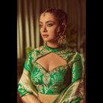 Surveen Chawla Instagram - दुआ लफ़्ज़ों से नहीं, दिल के इरादों से की जाती है, ख़ुशी ढूंढने से नहीं, ख़ुश रहने से यूंही मिल जाती है। आप सब ख़ुश रहें, दिल तो बस यही चाहता है। एहसास ये हम जैसे ख़ुश नसीबों को ही मिल पाता है।💚 Makeup by @sabakhanmakeup Hair by @gohar__shaikh Outfit - @warpnweftbysagrikarai Earrings - @avsajewels Kadas - @silverstreakstore @aquamarine_jewellery @rubans.in Mangtikka: @swabhimannjewellery Ring - @aquamarine_jewellery Styled by - @sukritigrover Styling team - @harshitadaga01 @vanigupta.23 📸 @lisadsouza