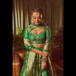 Surveen Chawla Instagram - दुआ लफ़्ज़ों से नहीं, दिल के इरादों से की जाती है, ख़ुशी ढूंढने से नहीं, ख़ुश रहने से यूंही मिल जाती है। आप सब ख़ुश रहें, दिल तो बस यही चाहता है। एहसास ये हम जैसे ख़ुश नसीबों को ही मिल पाता है।💚 Makeup by @sabakhanmakeup Hair by @gohar__shaikh Outfit - @warpnweftbysagrikarai Earrings - @avsajewels Kadas - @silverstreakstore @aquamarine_jewellery @rubans.in Mangtikka: @swabhimannjewellery Ring - @aquamarine_jewellery Styled by - @sukritigrover Styling team - @harshitadaga01 @vanigupta.23 📸 @lisadsouza