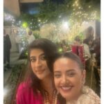 Surveen Chawla Instagram – Parivar aur dher saara pyaar ❤️
Happy Deepawali 🪔