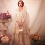 Surveen Chawla Instagram - Lost in the dream of an era 🥀 Makeup by @niccky_rajaani Hair by @aliyashaik28 Wearing @paulmiandharsh Earrings @varnikaaroraofficial Rings @misho_designs Bag @potlighar Styled by @shreejarajgopal 📸 @tejasnerurkarr
