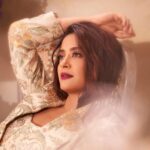 Surveen Chawla Instagram - Lost in the dream of an era 🥀 Makeup by @niccky_rajaani Hair by @aliyashaik28 Wearing @paulmiandharsh Earrings @varnikaaroraofficial Rings @misho_designs Bag @potlighar Styled by @shreejarajgopal 📸 @tejasnerurkarr