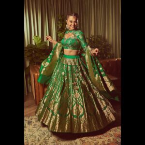 Surveen Chawla Instagram - दुआ लफ़्ज़ों से नहीं, दिल के इरादों से की जाती है, ख़ुशी ढूंढने से नहीं, ख़ुश रहने से यूंही मिल जाती है। आप सब ख़ुश रहें, दिल तो बस यही चाहता है। एहसास ये हम जैसे ख़ुश नसीबों को ही मिल पाता है।💚 Makeup by @sabakhanmakeup Hair by @gohar__shaikh Outfit - @warpnweftbysagrikarai Earrings - @avsajewels Kadas - @silverstreakstore @aquamarine_jewellery @rubans.in Mangtikka: @swabhimannjewellery Ring - @aquamarine_jewellery Styled by - @sukritigrover Styling team - @harshitadaga01 @vanigupta.23 📸 @lisadsouza
