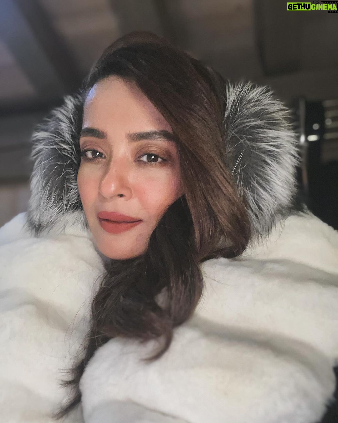Surveen Chawla Instagram - 🤍🦢 Courchevel 1850 France