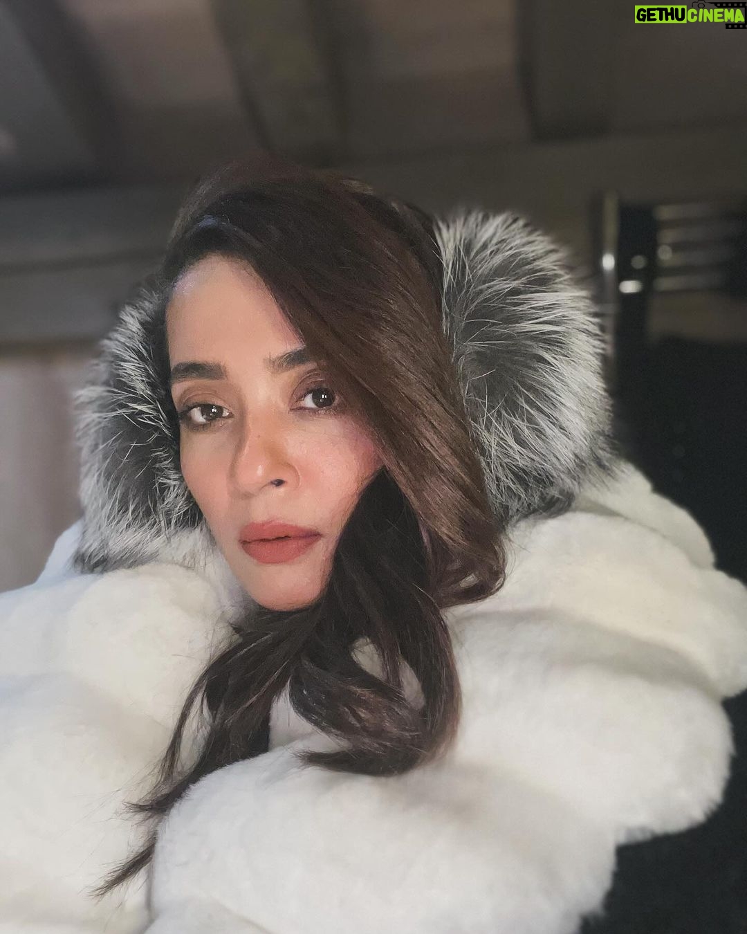 Surveen Chawla Instagram - 🤍🦢 Courchevel 1850 France