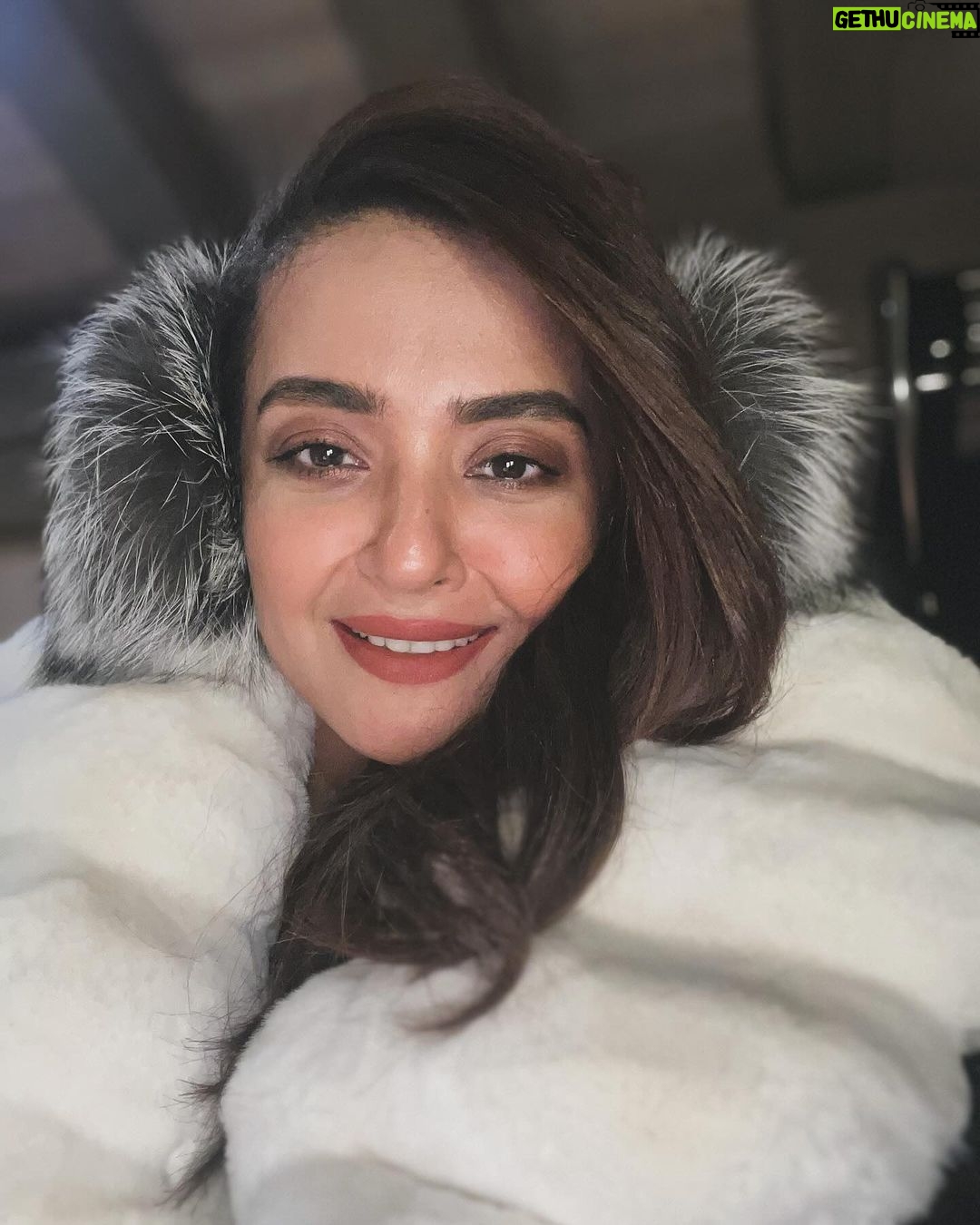 Surveen Chawla Instagram - 🤍🦢 Courchevel 1850 France