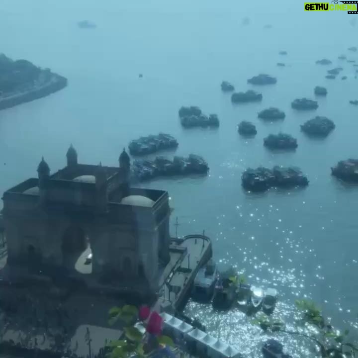 Susan Carland Instagram - Breakfast overlooking the Gateway to India!