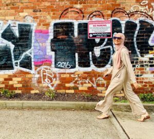 Susan Carland Instagram - Walking into Shawwal like…
.

#EidMubarak