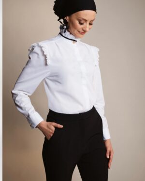 Susan Carland Instagram - Thanks for having me,letting me try on your fancy clothes, and talking to me about Child Genius, @stellarmag ! Child Genius starts TOMORROW (Monday) at 7:30pm on @sbs_australia, or catch it on SBS On Demand. If you can answer more than 3 questions per episode, I want to hear about it.